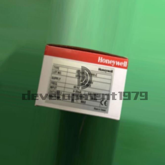 One Honeywell DC1020CR-702000-E Temperature Controller New