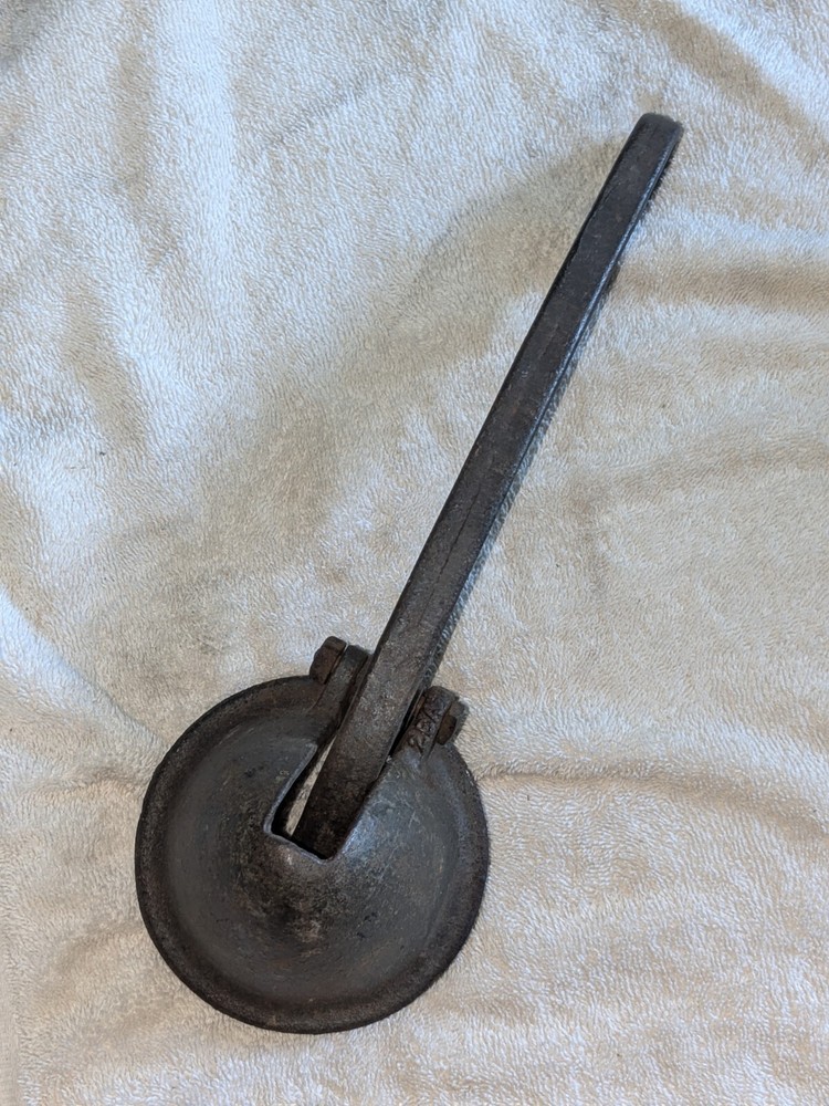 ANTIQUE Vintage 2BH / 2BA CAST IRON PUMP HANDLE and "Cap"