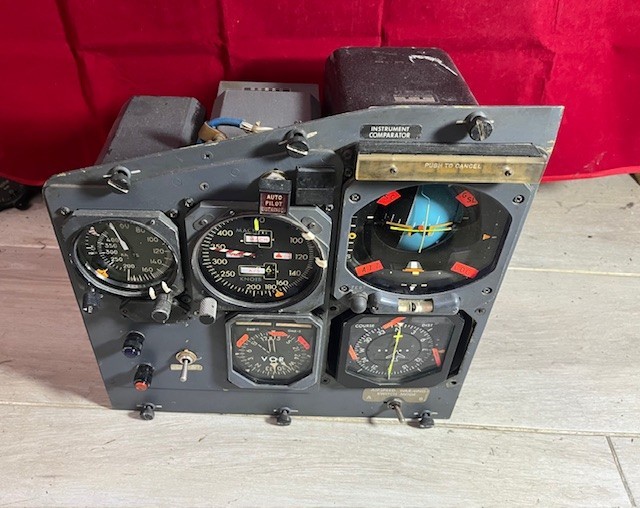 BOEING 737 COCKPIT PILOT MAIN PANEL INSTRUMENT