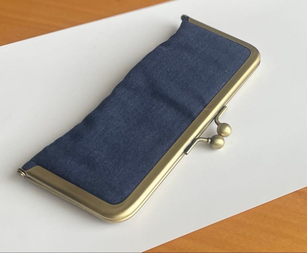 Clasp-opening pen case #ca6567