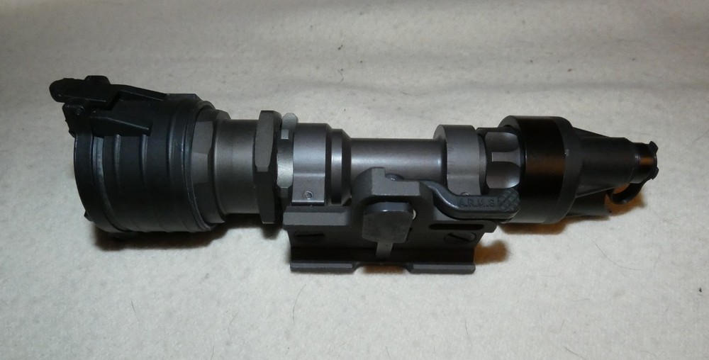 Original US Military Issue Surefire M952 Tactical Flashlight Weapon Light