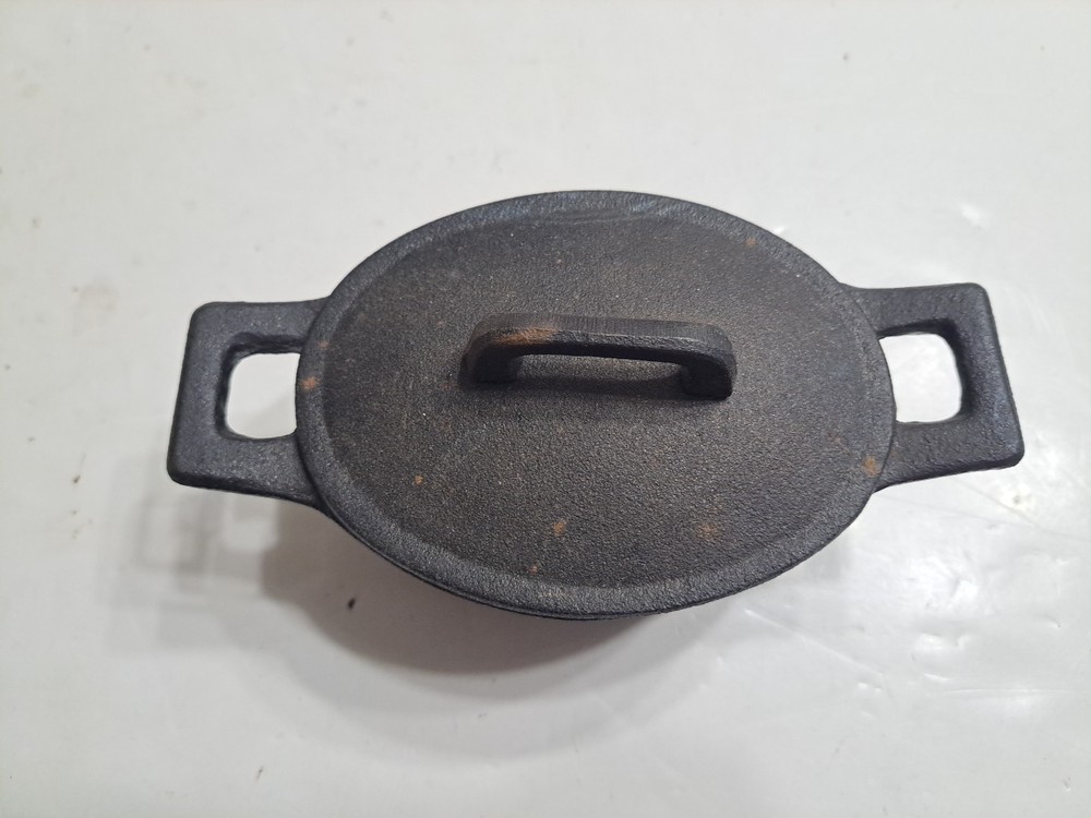Small Be. Basic Cast Iron Dutch Oven With Lid