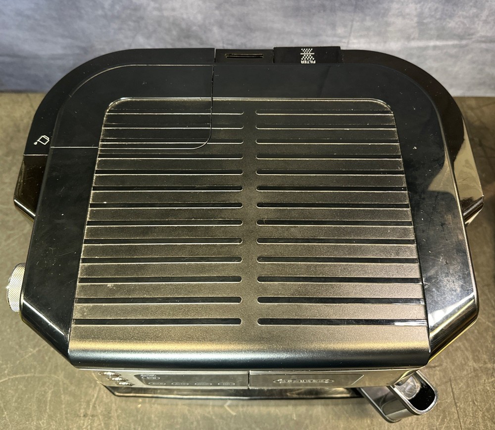 DeLonghi COM532M Espresso Machine / READ