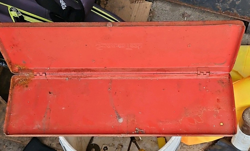 Snap-on vintage Red Metal Tool Box man cave old