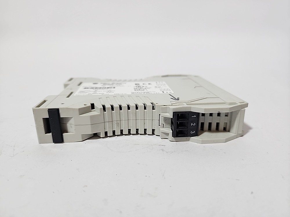 Allen Bradley 1783-US05T Ser A Stratix 2000 Ethernet Switch