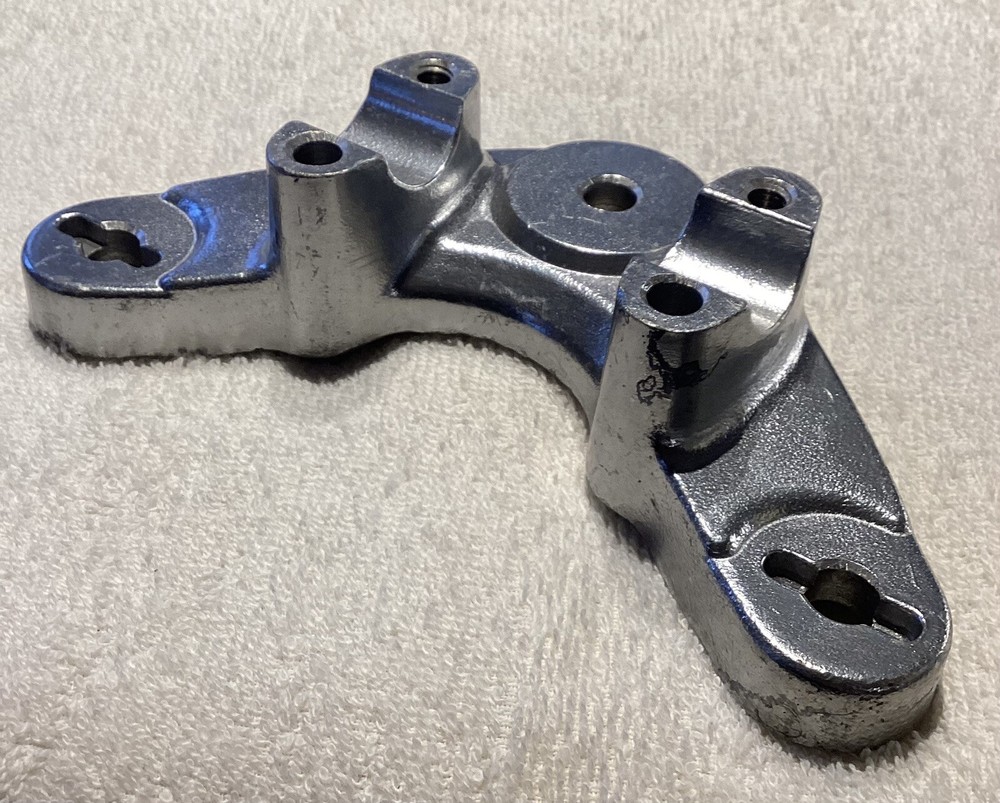 Suzuki AP50 Top Yoke