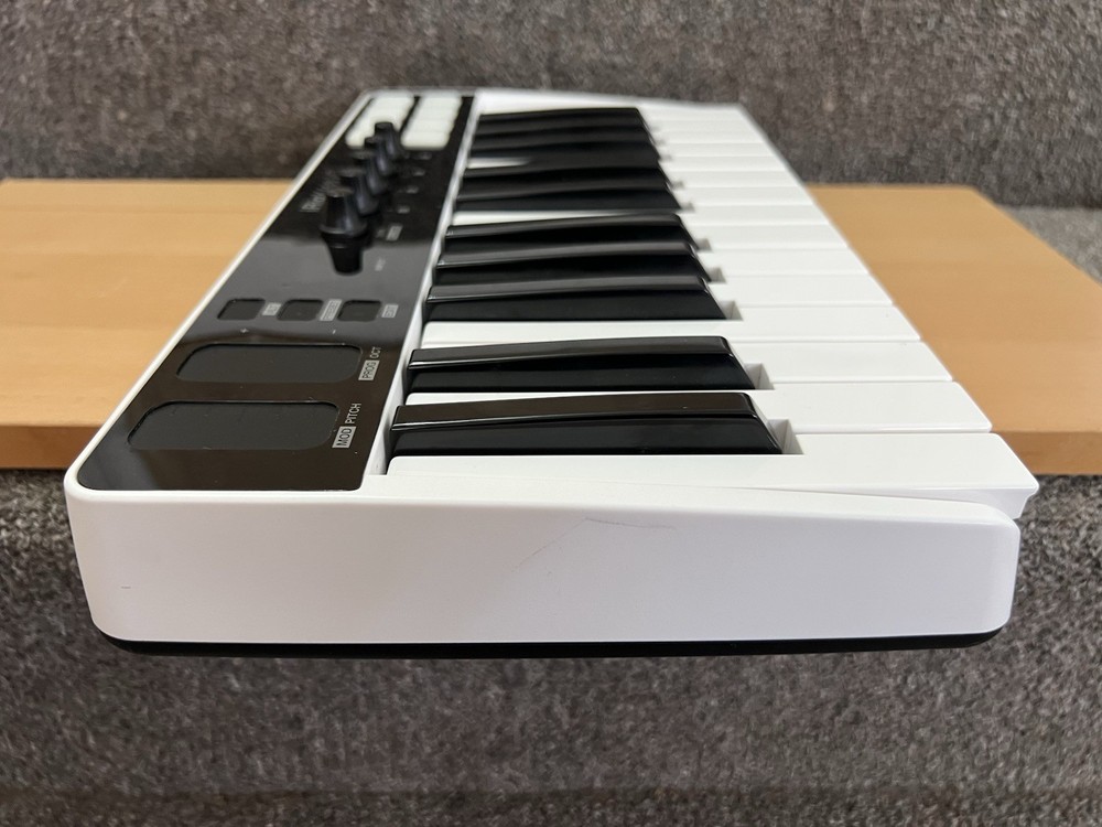 IK Multimedia iRig Keys I/O 25 MIDI Controller Keyboard 25 Keys