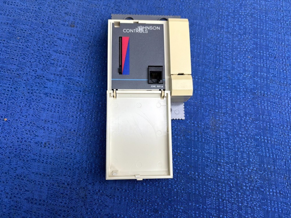 Johnson Controls 24-7705-2R2 / TE-6700 Series Wall-Mount Temperature Controller