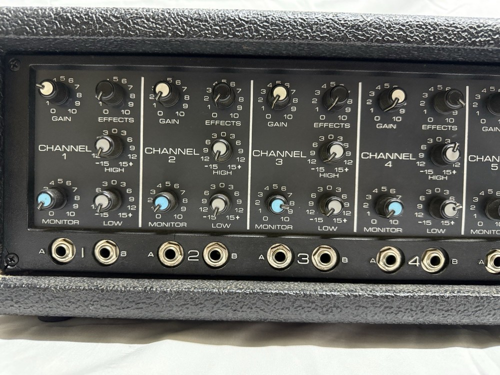 Peavey XR-500 powered mixer amplifier