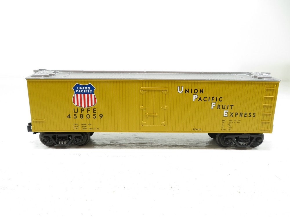 MTH 30-7813 Union Pacific Reefer Car LN
