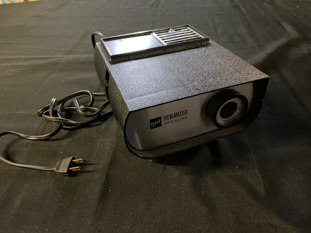 VIEW-MASTER 100, DELUXE PROJECTOR 1960 IN ORIGINAL BOX