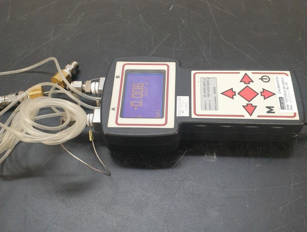 mensor 2320 Handheld Precision Pressure Gage