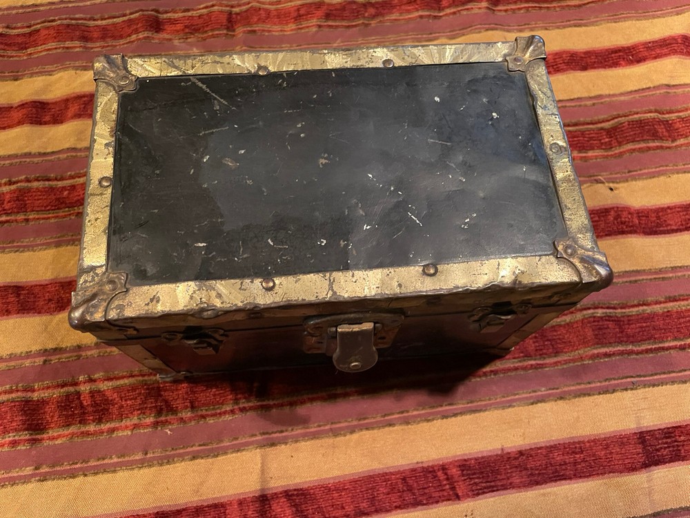 Steamer Trunk Salesman Sample/Doll Trunk