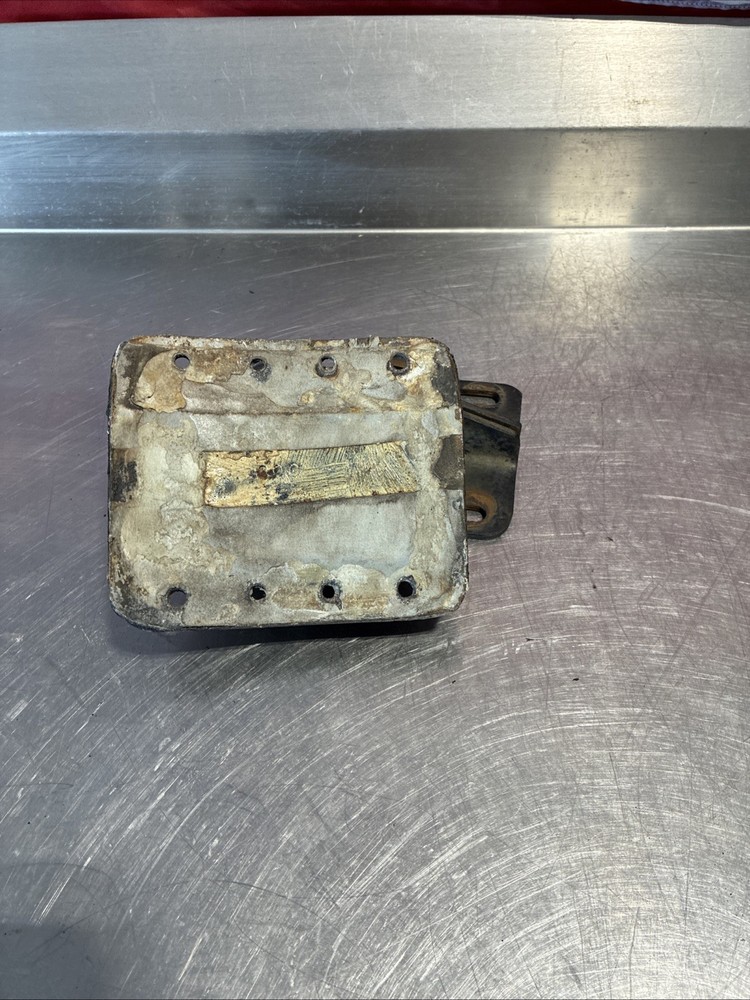 FREIGHTLINER BRACKET - UPPER EXHAUST SUPPORT, CAB MOUNTED, RH