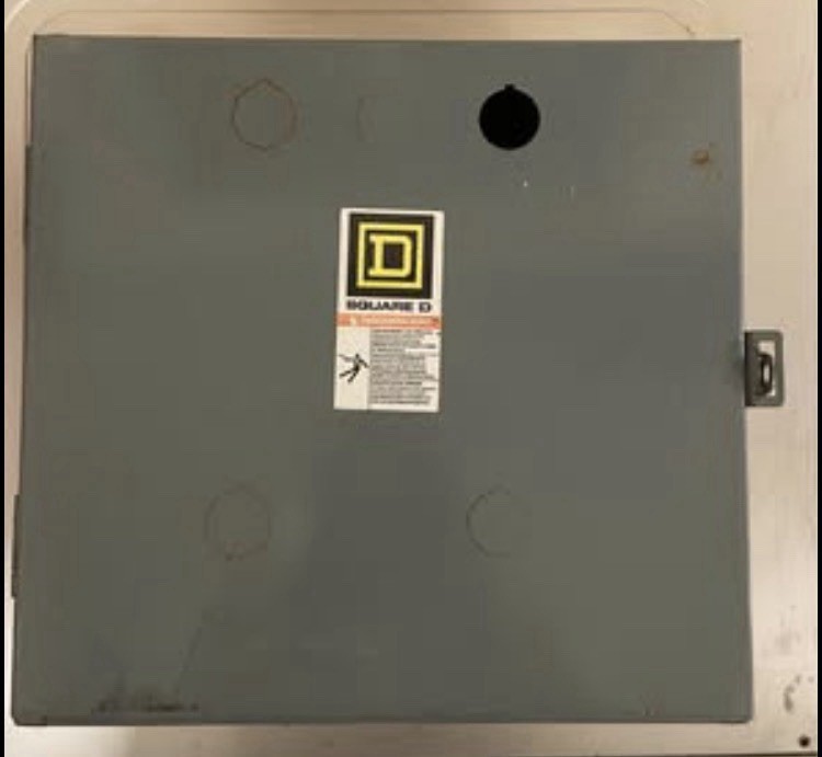 Square D NEMA Size 1 Reversing Motor Starter 600V 3-Phase 120V Coil w/ Enclosure