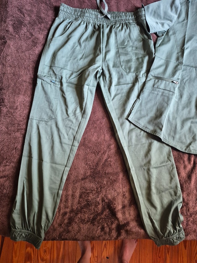 scrub sets women size small
