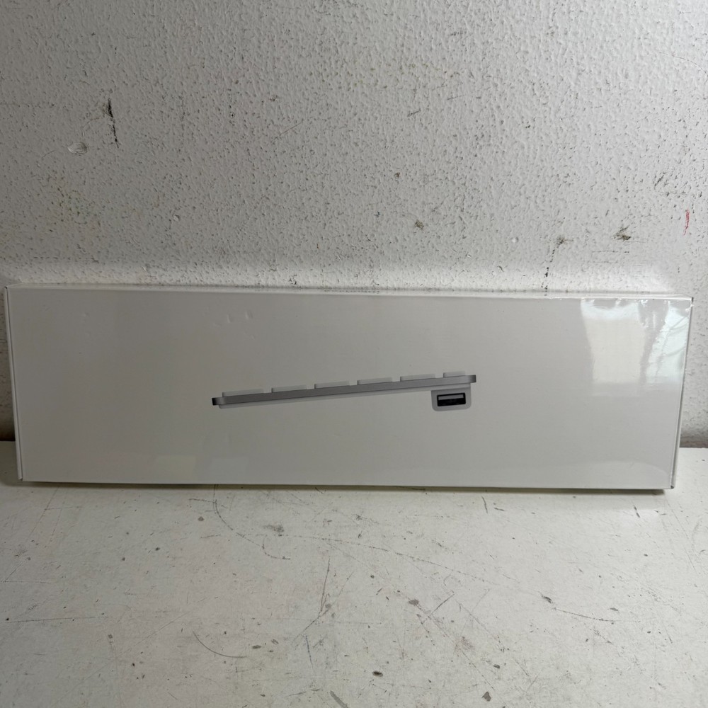 Apple A1243 White Silver USB Compact QWERTY Keyboard with Numeric Keypad - New
