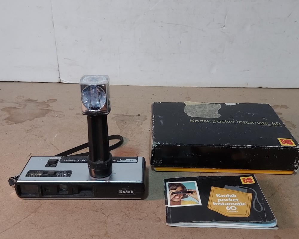 Vintage Kodak Pocket INSTAMATIC 60 camera with box flash