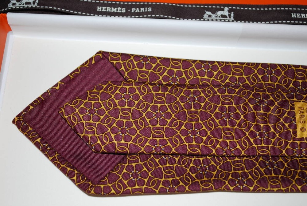 HERMES 100 Silk Tie with Ribbon Tie Box