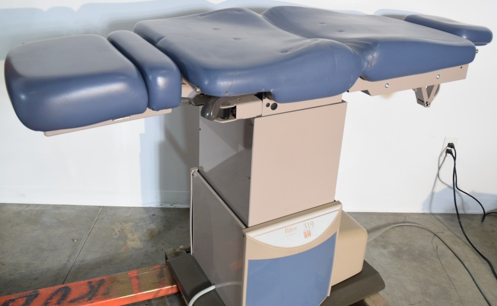 Midmark 319 Power Exam Chair with Foot Switch