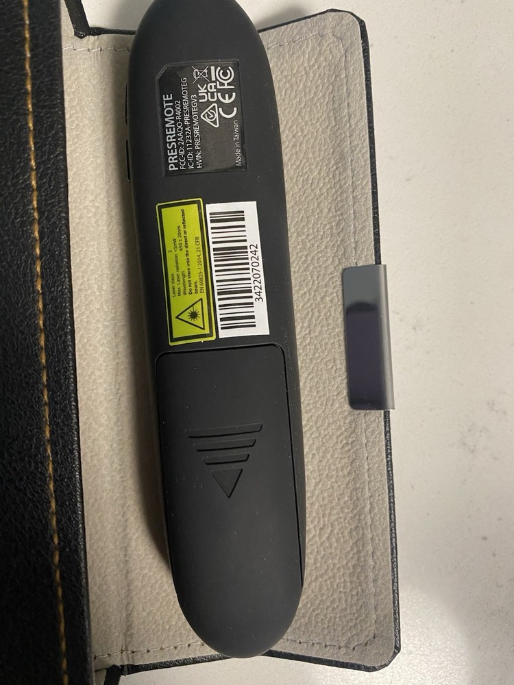 StarTech Wireless Presentation Remote With red Laser Pointer - 90ft (27m)