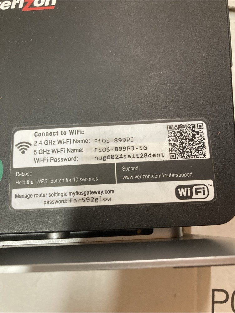 Verizon Fios Router With Cables.