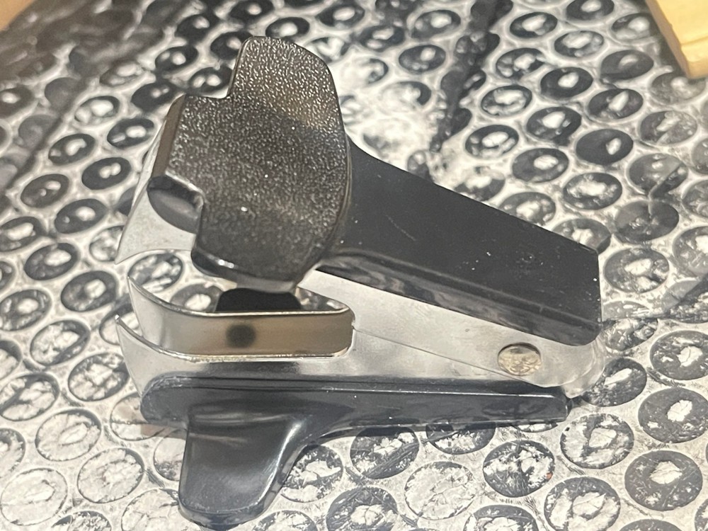 Black Staple Remover Plastic (M5,K13)