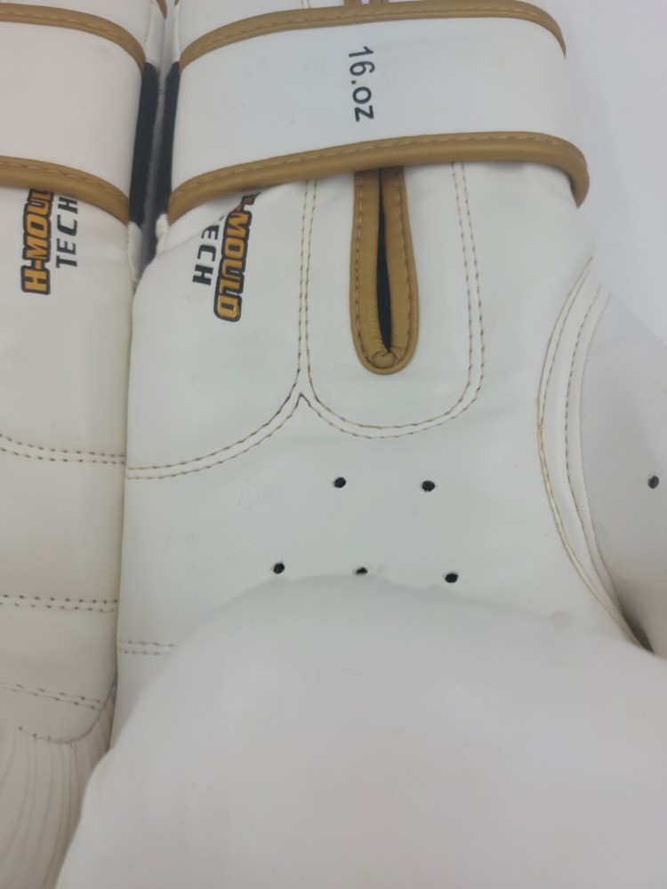 HAWK BOXING GLOVES size 6 16oz