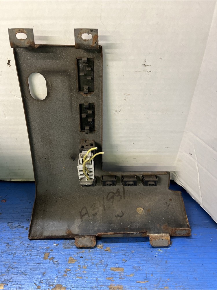 Freightliner FL70 SWITCH Dash Panel Right Bezel 6806893453