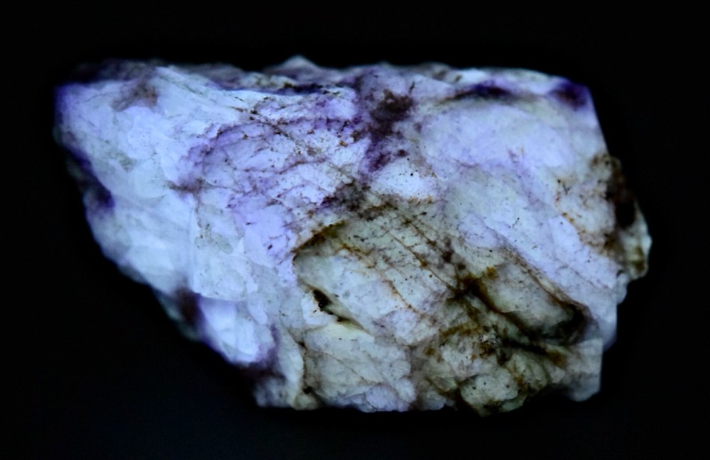 20 Carat Fluorescent Phosphorescent Color Change Hackmanite Crystal From Afghan