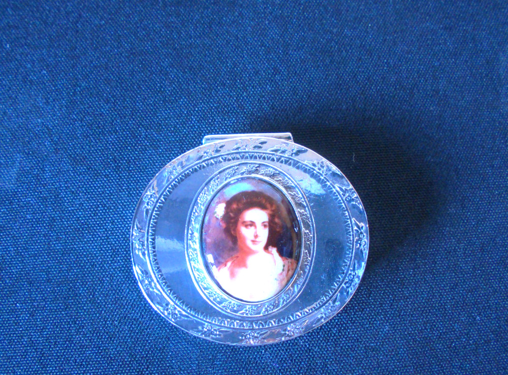 Solid Silver Amazing Snuff Box Victorian Lady On The Front Quite Large Perfect