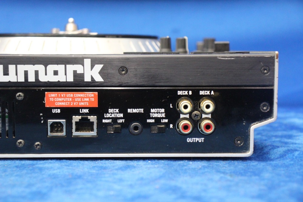 Numark V7 High-resolution Motorized Turntable Software Controller -Black