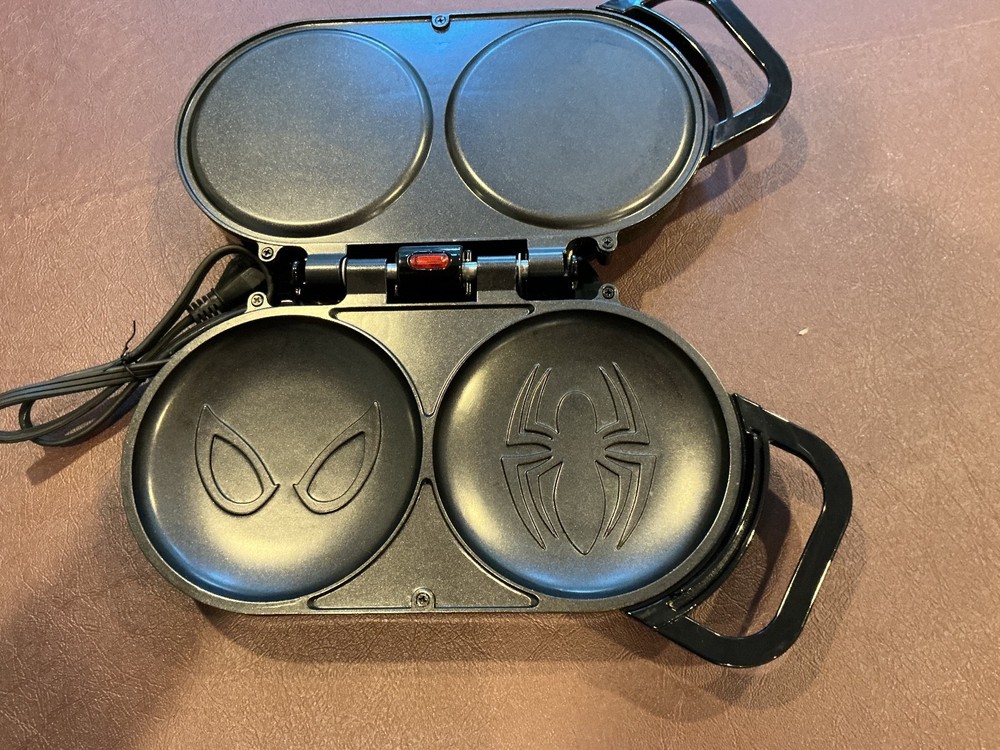 MARVEL SPIDERMAN PANCAKE MAKER MVS-300CN. EXCELLENT