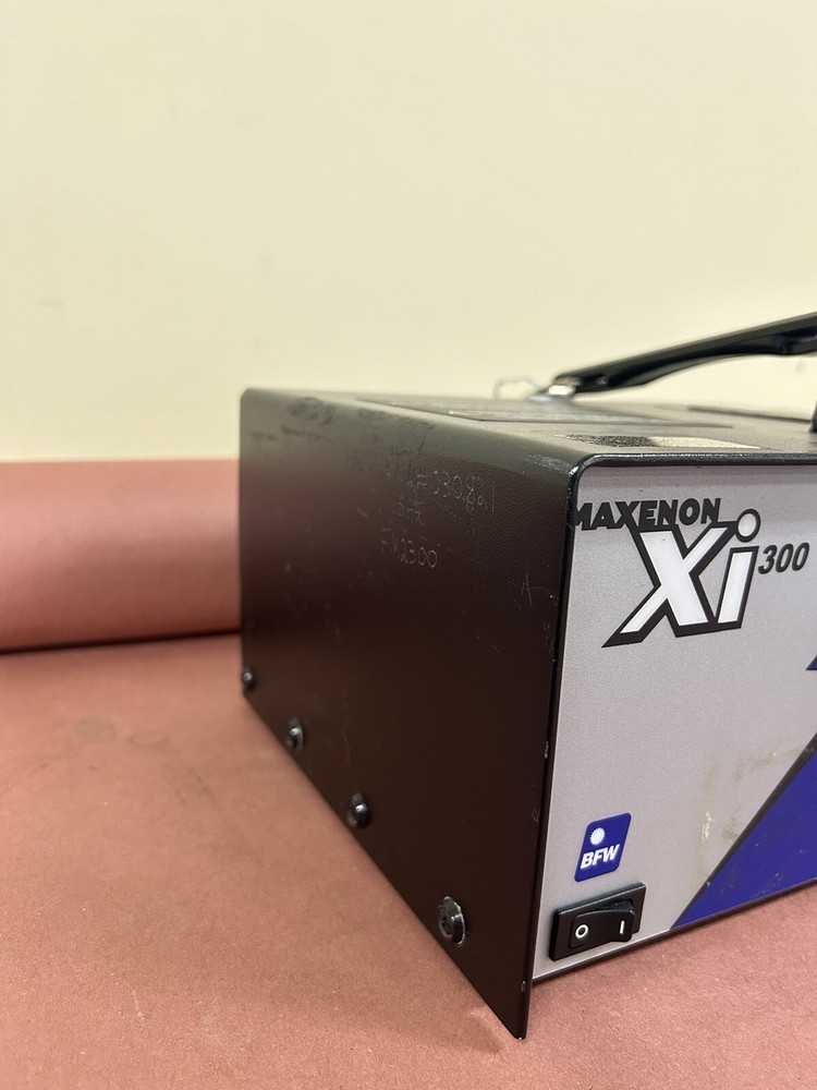 MAXENON Xi 300 Xenon Medical Light Source