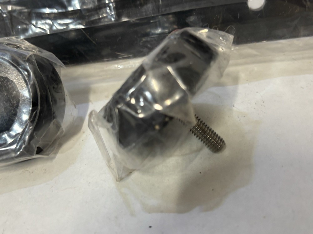 Garmin 2010c 2210c 3010c 3210c Mounting Bracket and Knobs New Opened Box
