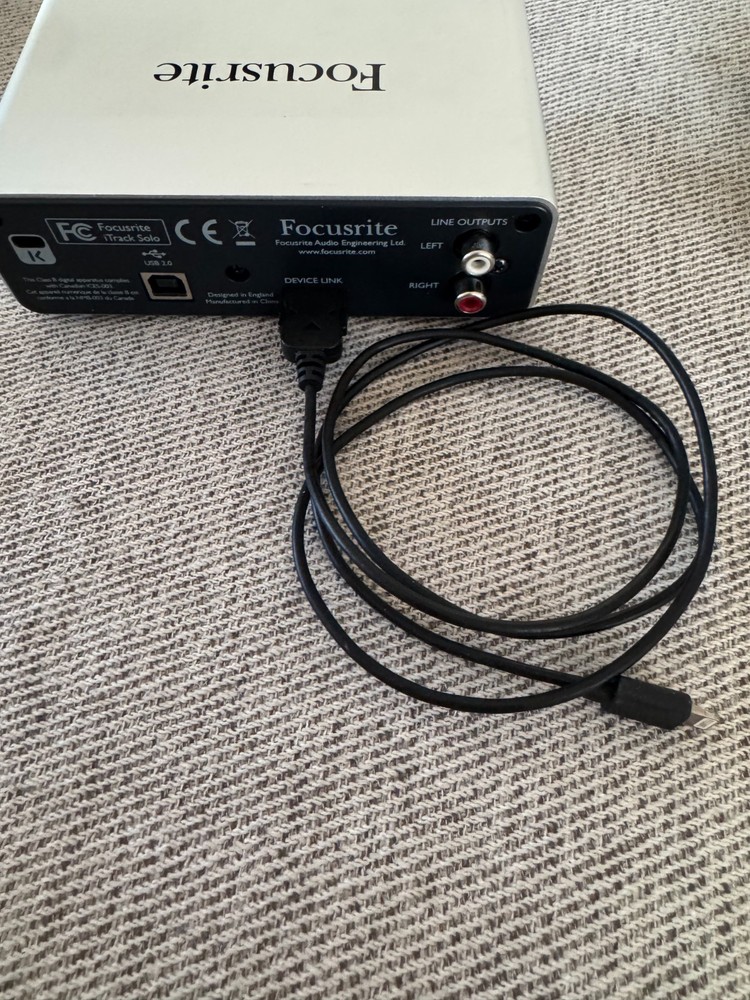Focusrite iTrack Solo - WITH DEVICE LINK CABLE INCLUDED