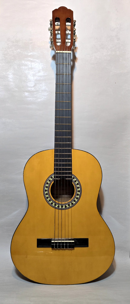 4/4 classical guitar