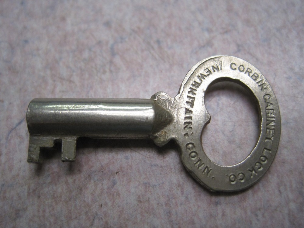 antique steamer trunk baggage luggage key corbin # t6 padlock lock hardware