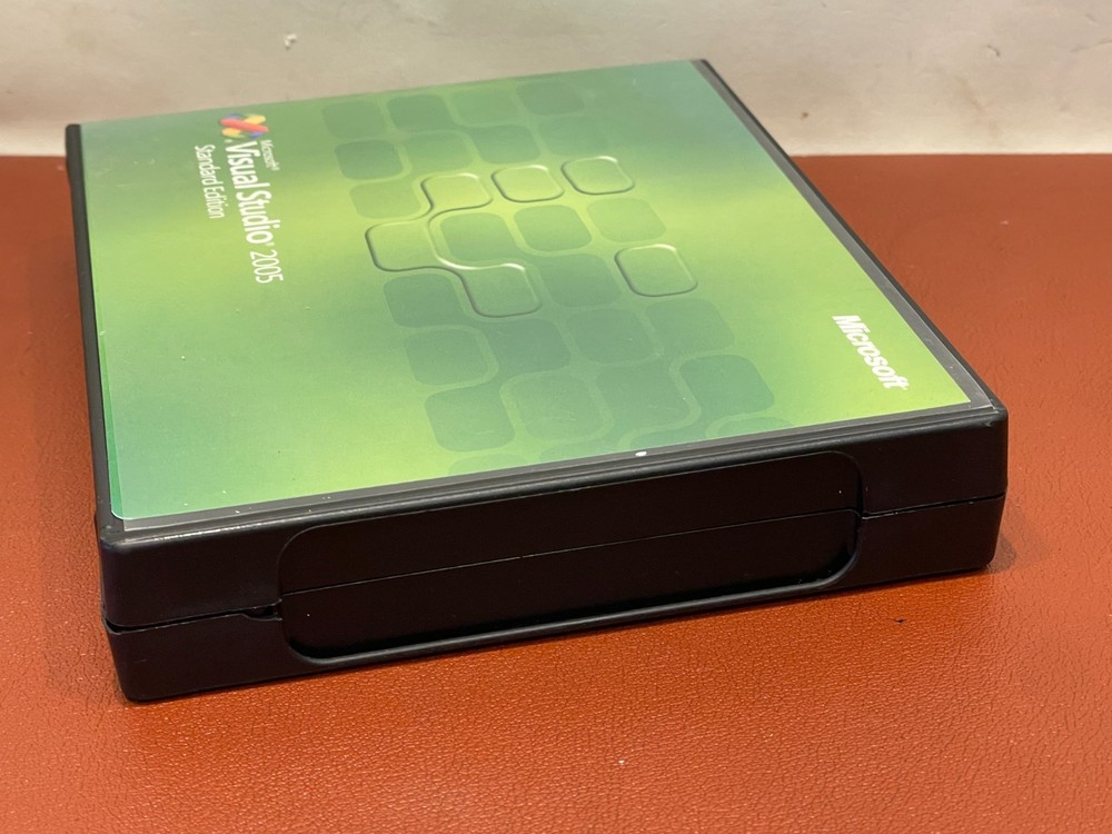 Retail Microsoft Visual Studio 2005 Standard Edition Academic 5 Disc Set W/ Key