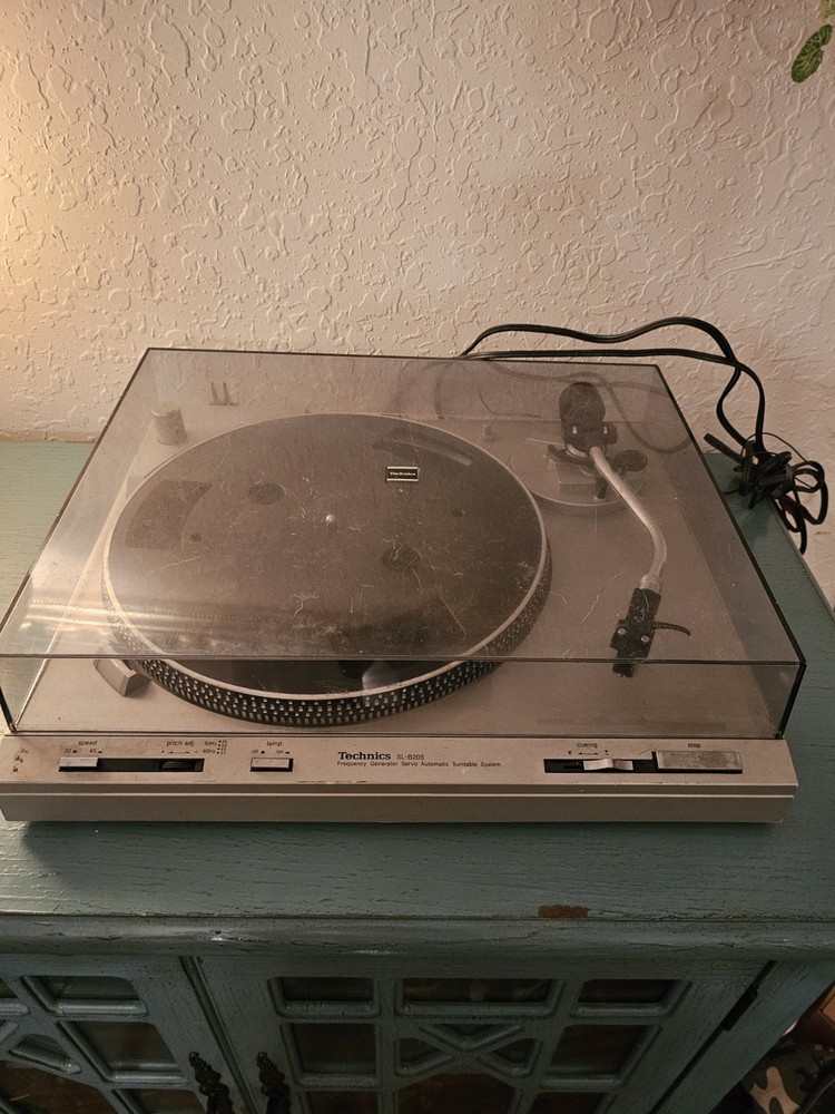Vintage Technics SL-B205 TurnTable Record Player-Good