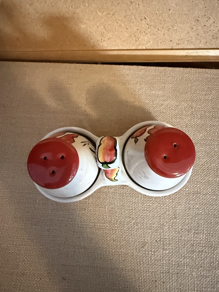 Ceramic Pepper Pattern Salt & Pepper Shakers Set Decorative Red White Holder