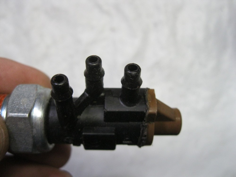 Ported Vacuum Switch Standard PVS18 (black)