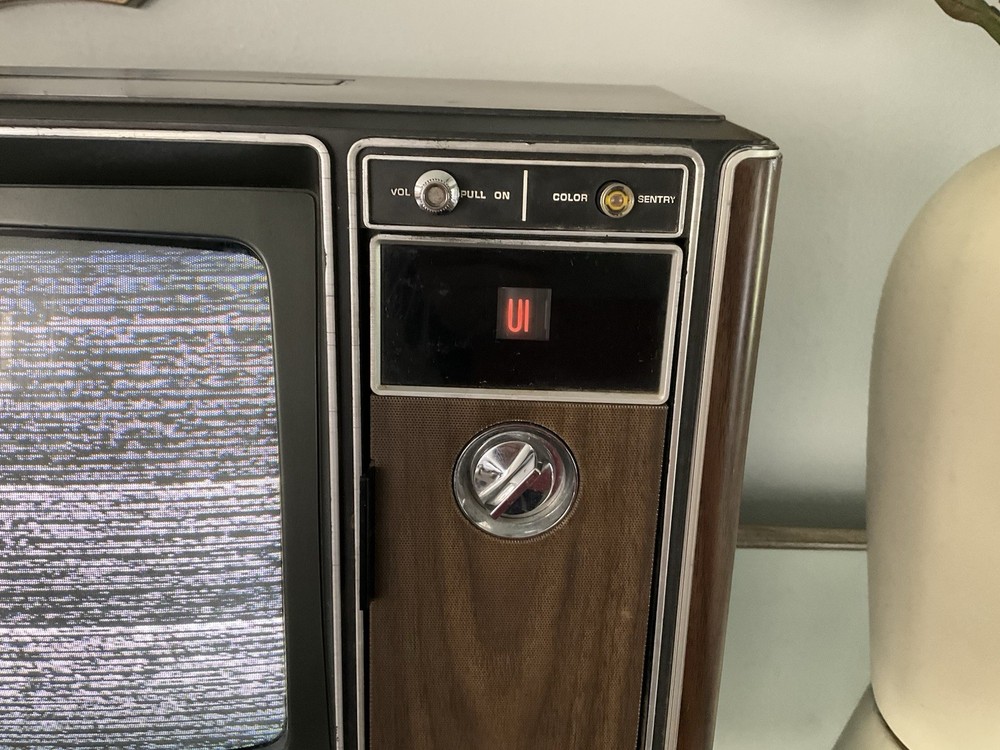 Zenith System 3 Vintage Television Set Brown Analog Controls