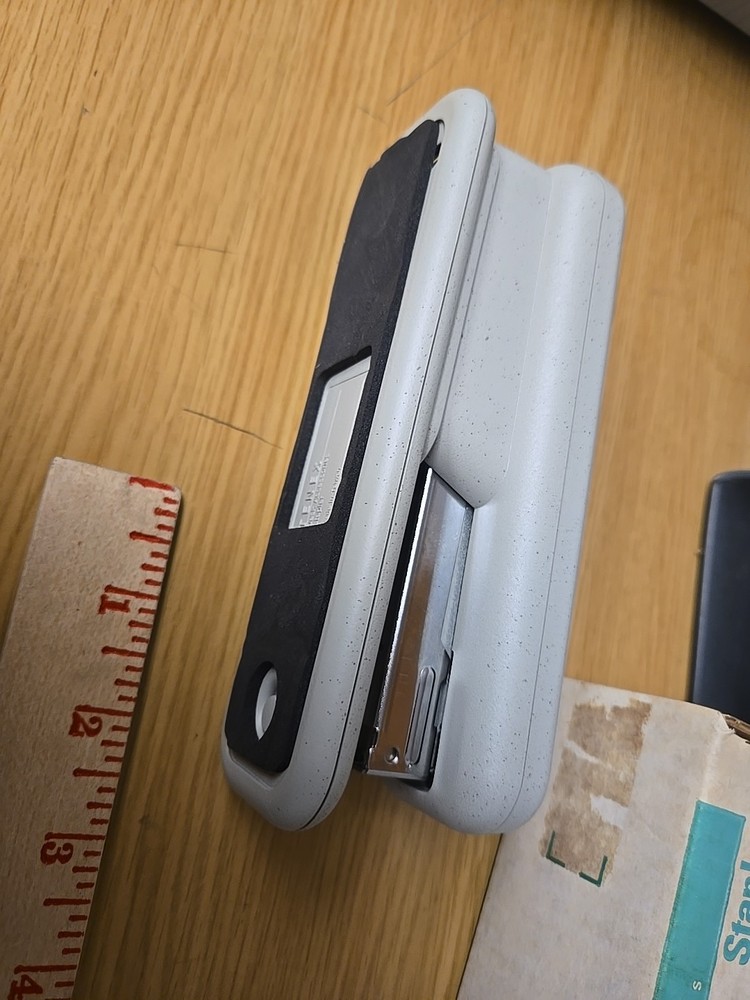 Tenex 400 Class Desktop Stapler - SABLE SANDSTONE - Brand New! - #19167