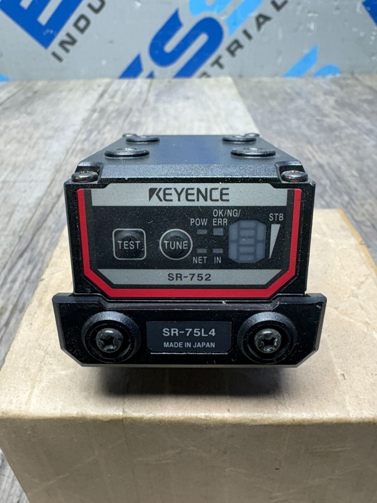 KEYENCE LONG DISTANCE 2D CODE READER SR-752