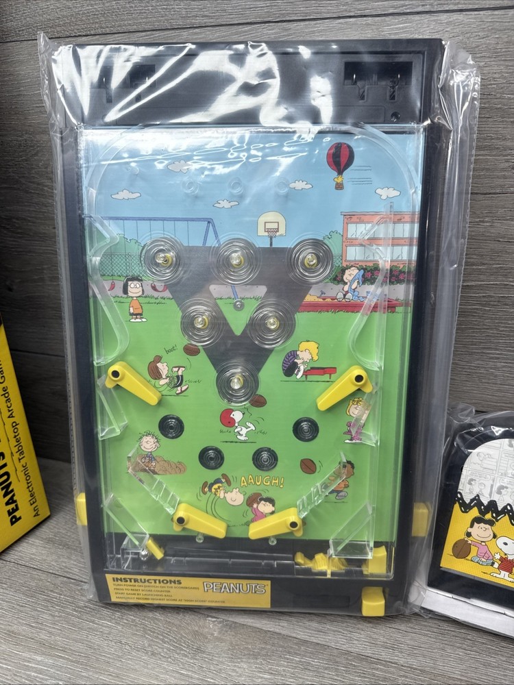 Peanuts Snoopy Electronic Tabletop Arcade Game PINBALL Machine w/ Lights & Sound