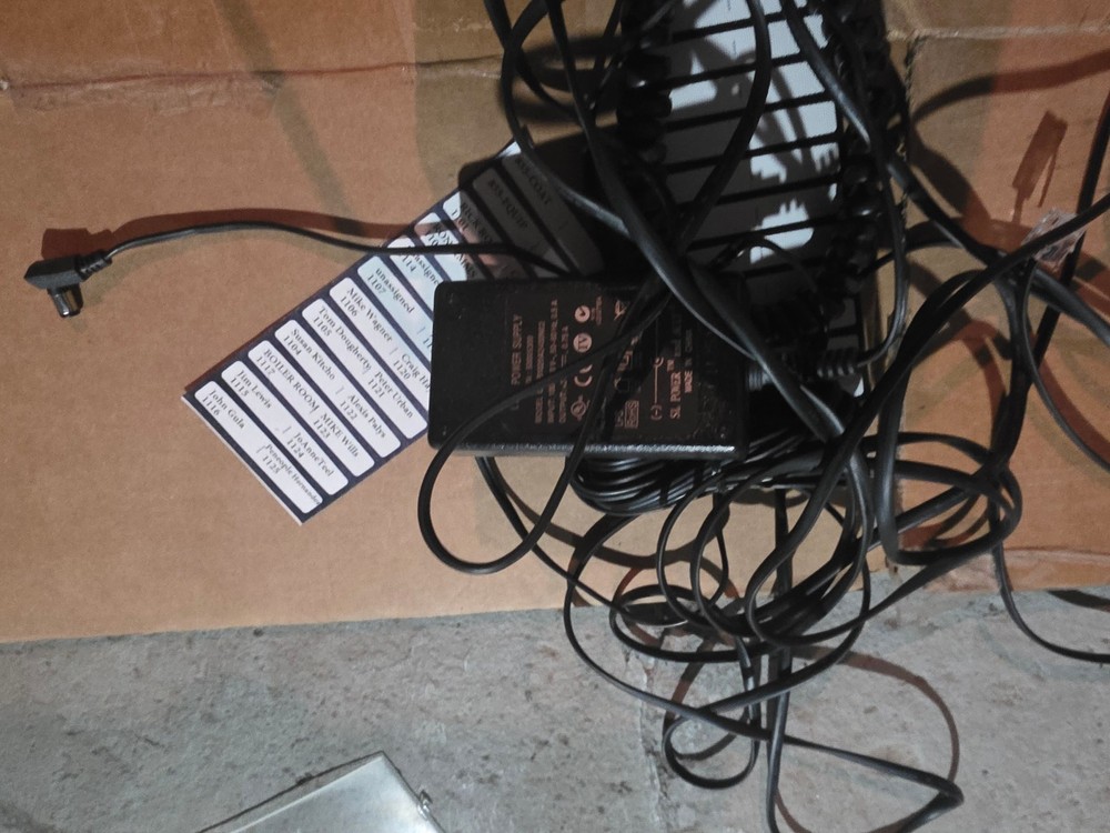 Phone Mitel System 21 Phones 9 Programable Key Module 4 head sets charging ports