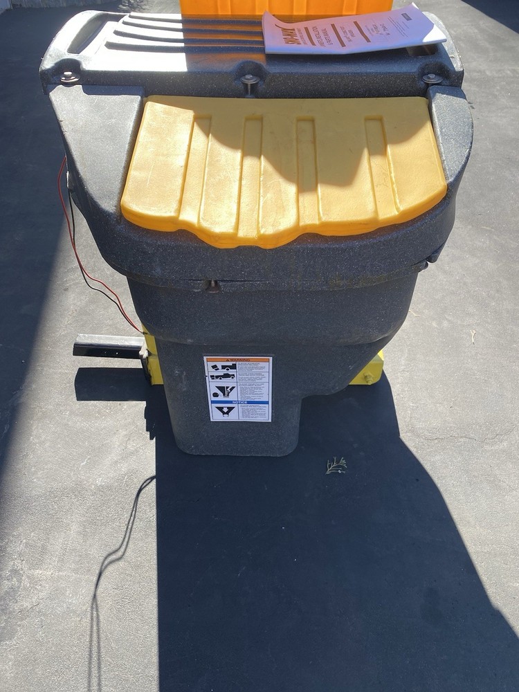 🔥Sno-way 4CU FT- Hitch mounted Salt spreader🔥