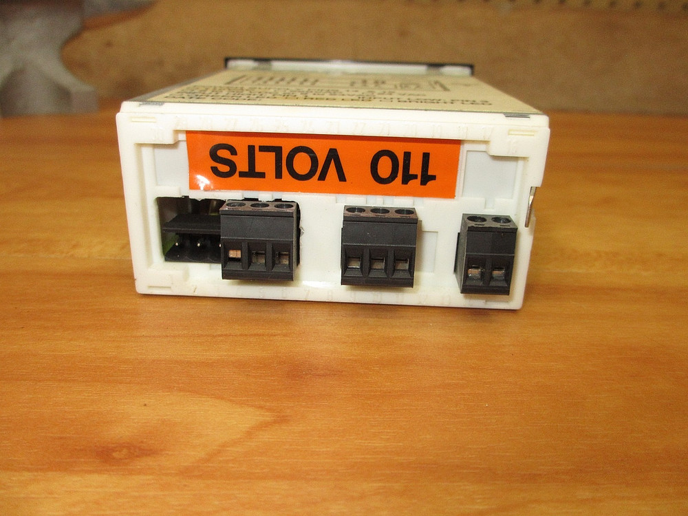 Texmate DU-35P *USED POWERS UP* Digital Panel Meter 110VAC