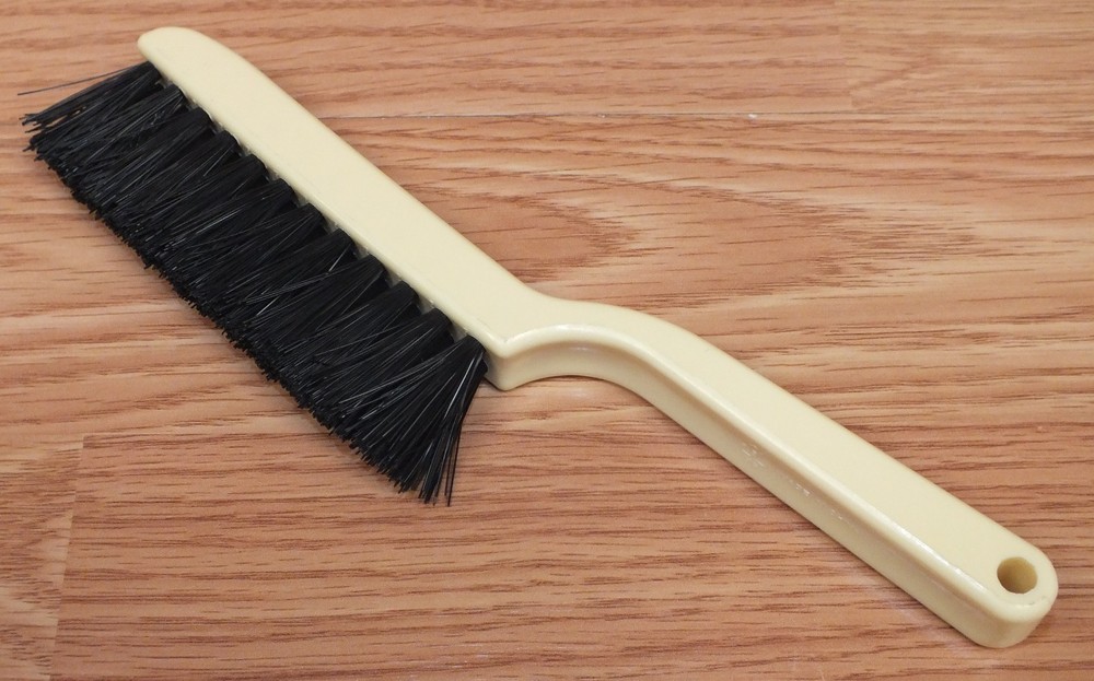 Unbranded/Generic Cream Colored Plastic Handle Pool Table / Felt Cleaning Brush